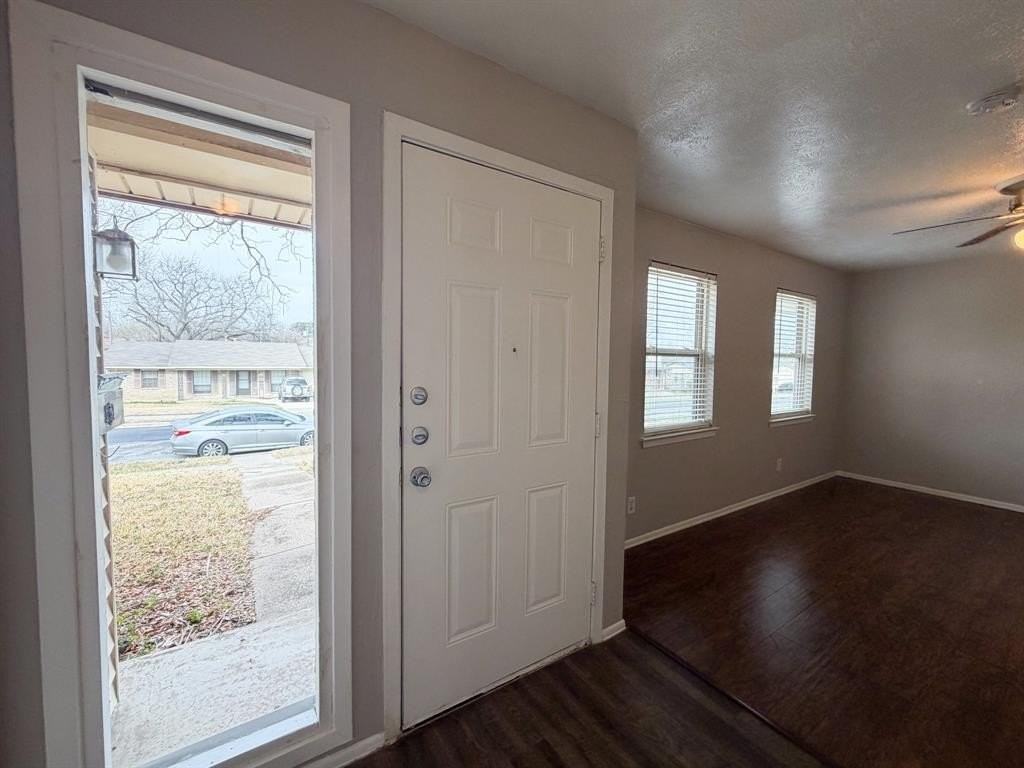 304 Clary Dr - Photo 3 of 22