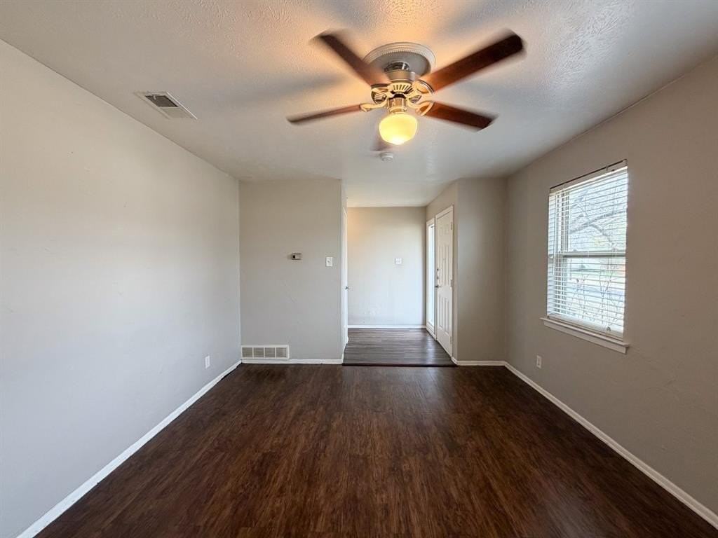 304 Clary Dr - Photo 5 of 22