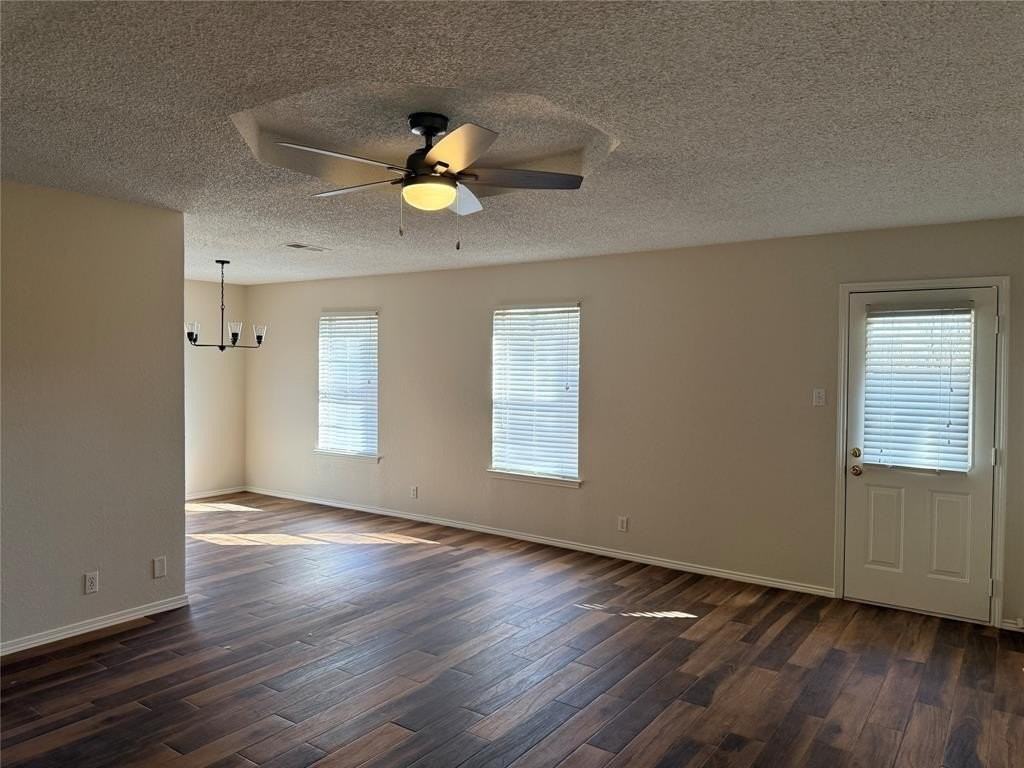 1620 May St - Photo 4 of 13