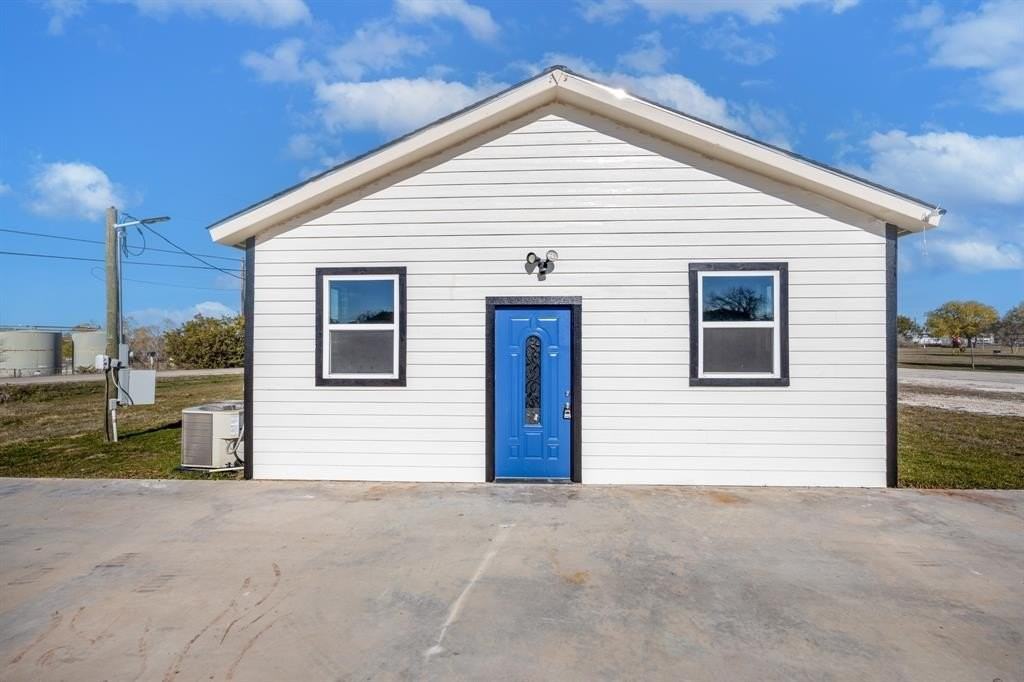 147 Western Lake Dr - Photo 2 of 21