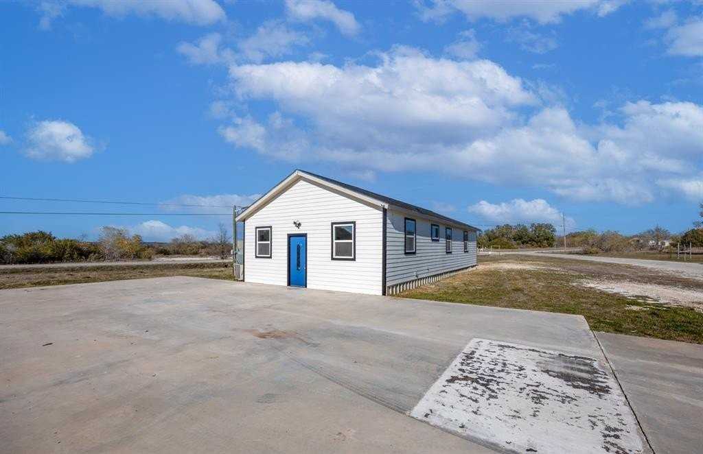 147 Western Lake Dr - Photo 3 of 21