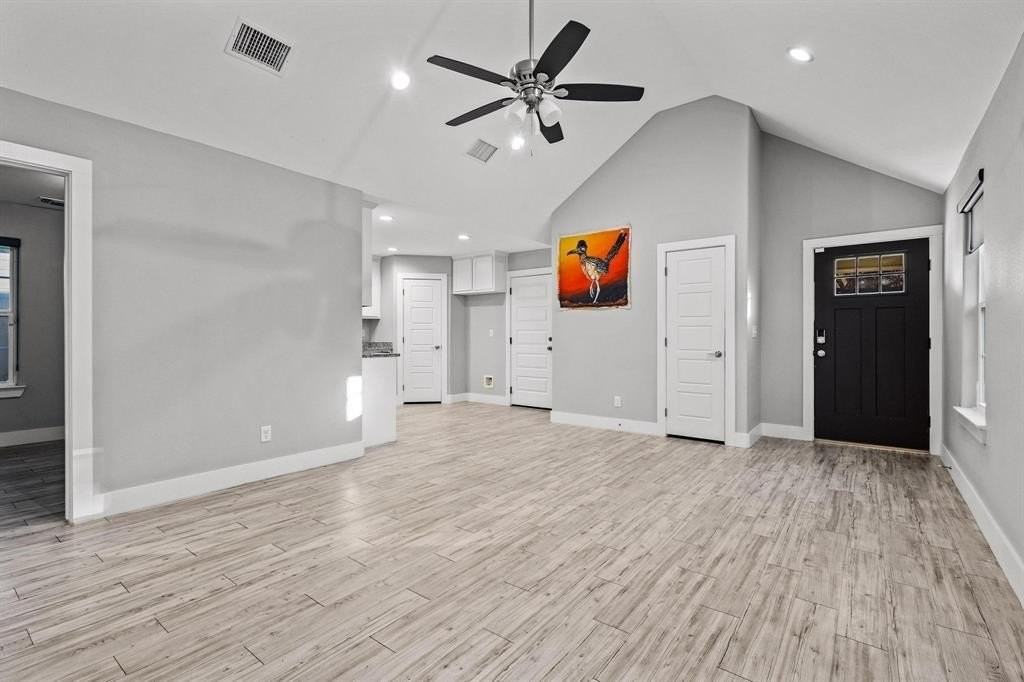 1319 W Gandy St - Photo 4 of 29