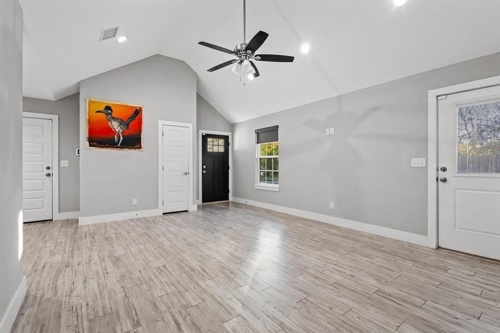 1319 W Gandy St - Photo 5 of 29