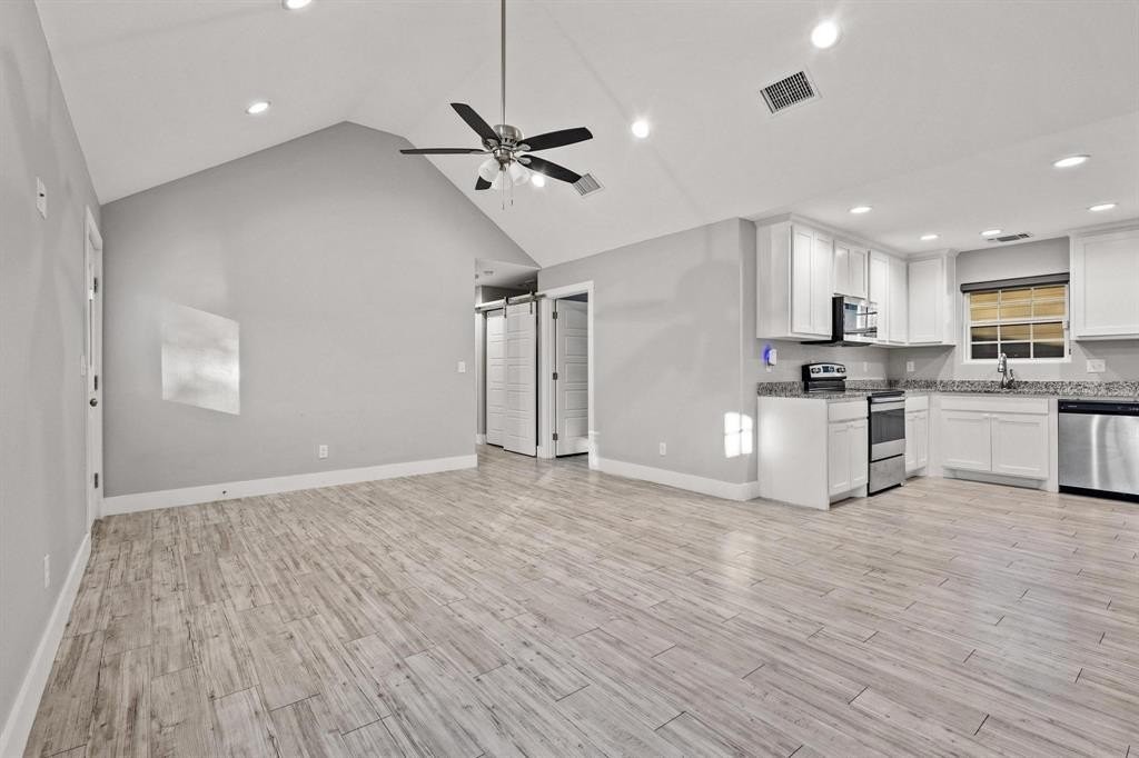 1319 W Gandy St - Photo 6 of 29