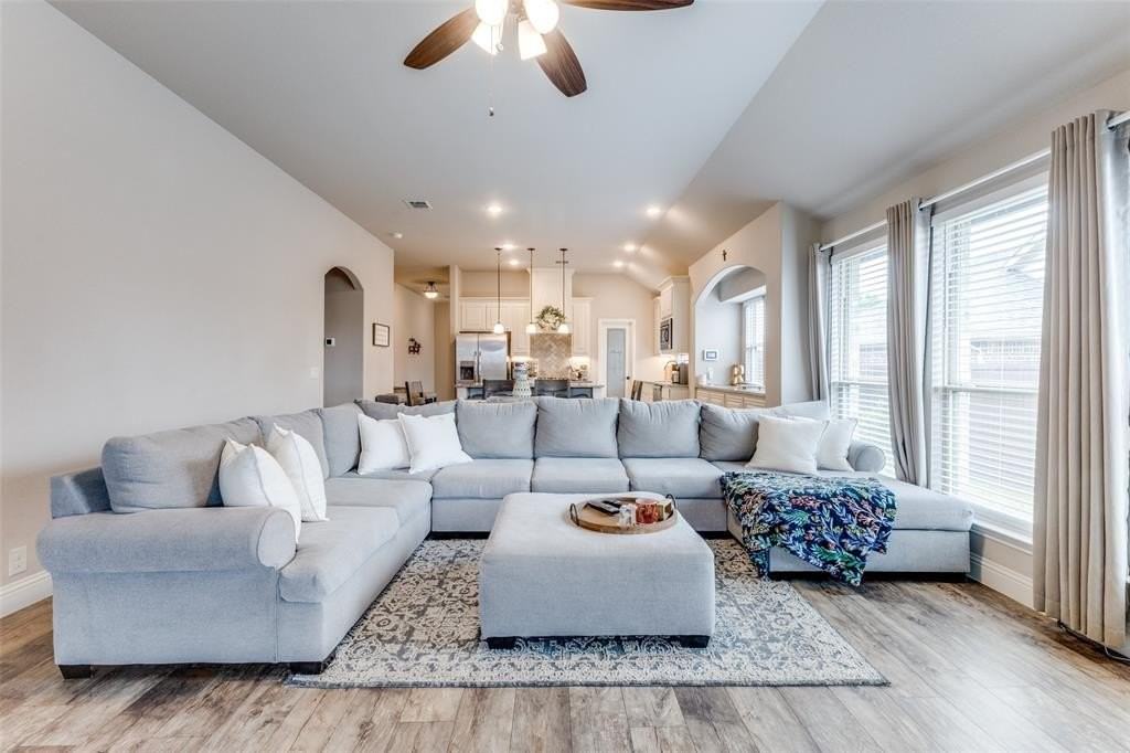 3805 Orleans Way - Photo 5 of 26