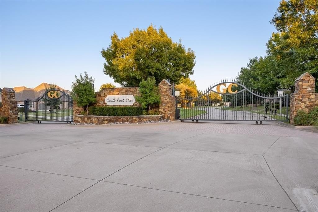 1801 Fostermill Dr - Photo 2 of 36