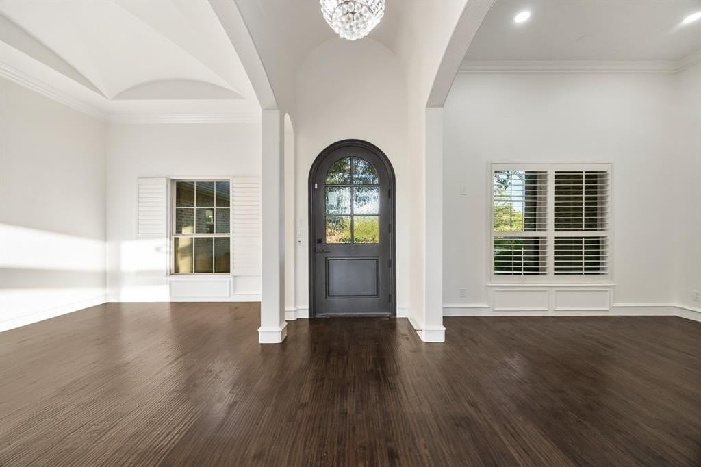 1801 Fostermill Dr - Photo 4 of 36