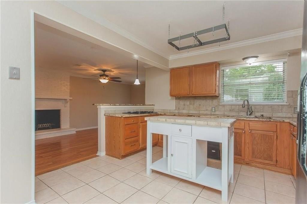 10302 Linkwood Dr - Photo 2 of 15