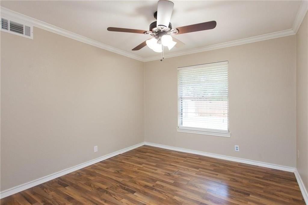 10302 Linkwood Dr - Photo 4 of 15