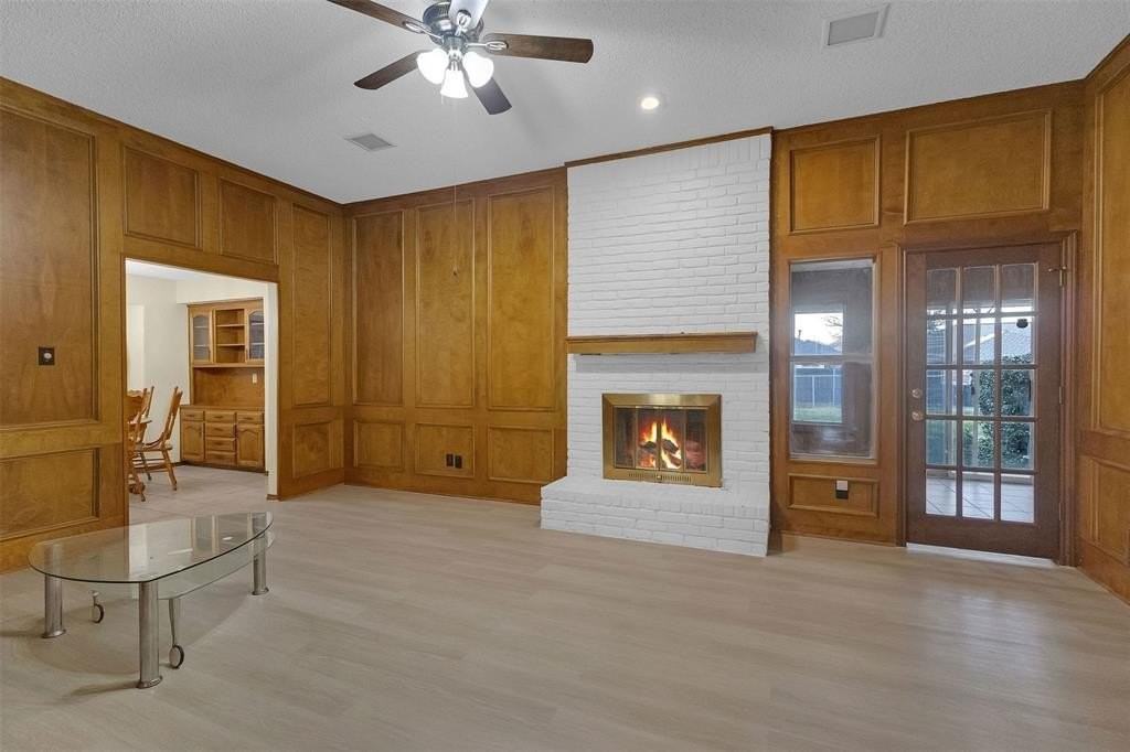 421 Pebblecreek Dr - Photo 3 of 28