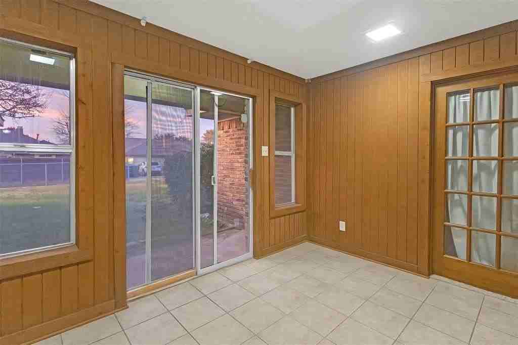 421 Pebblecreek Dr - Photo 6 of 28