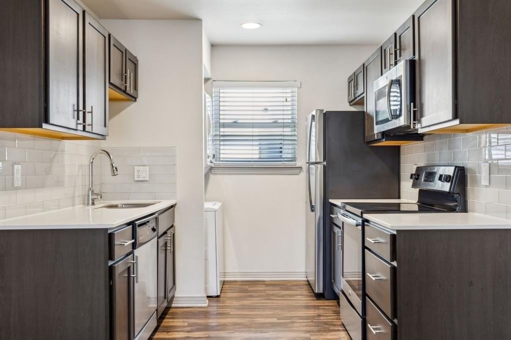 4627 Munger Ave - Photo 4 of 11