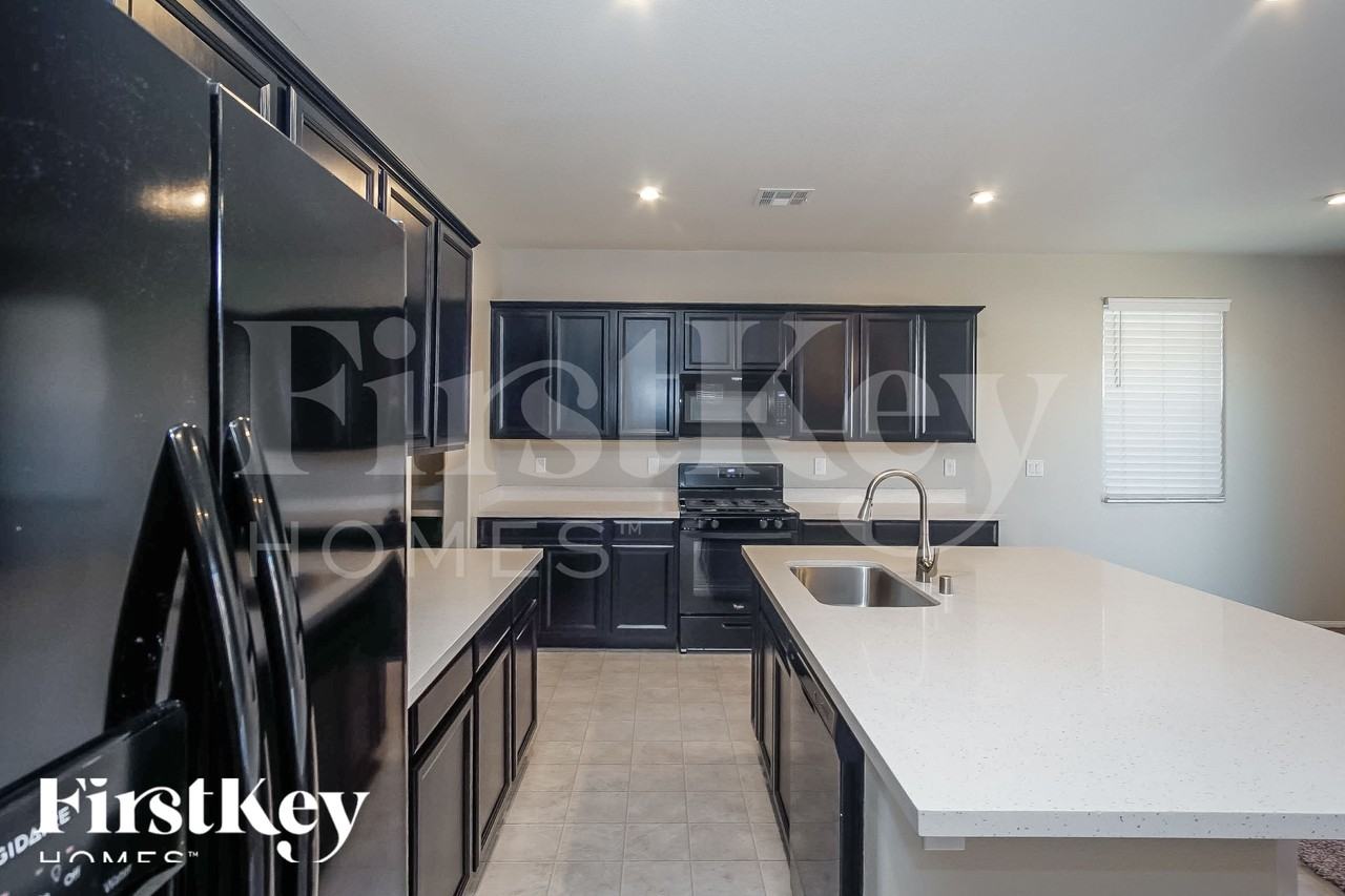 4515 Cradle Cliff St - Photo 6 of 18