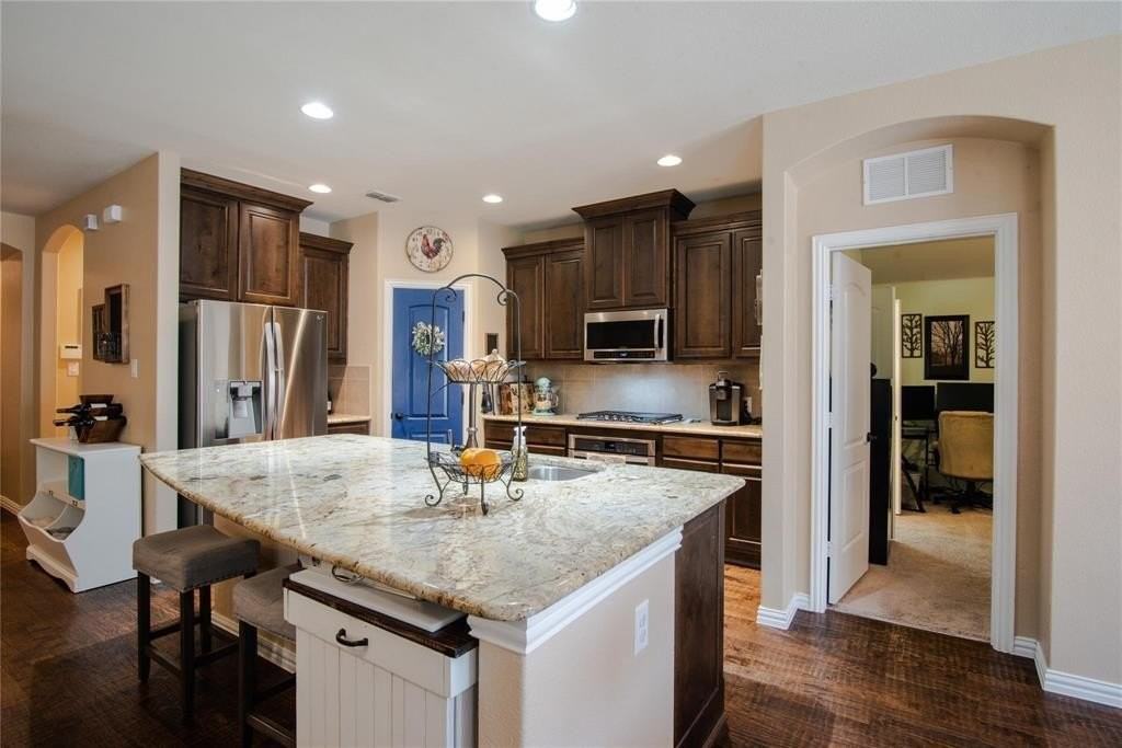 1516 Westview Ln - Photo 3 of 35