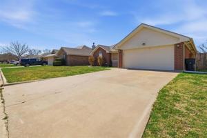 featured image of 3842 Trinity Ln