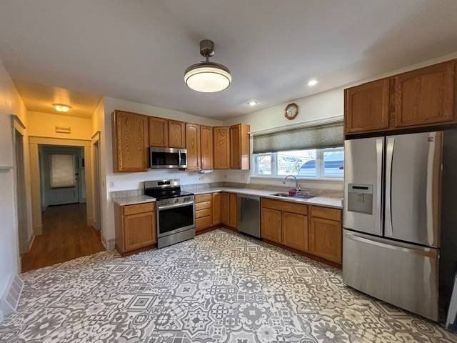 527 Alexander St - Photo 2 of 15