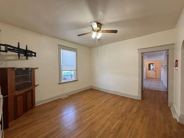 527 Alexander St - Photo 5 of 15