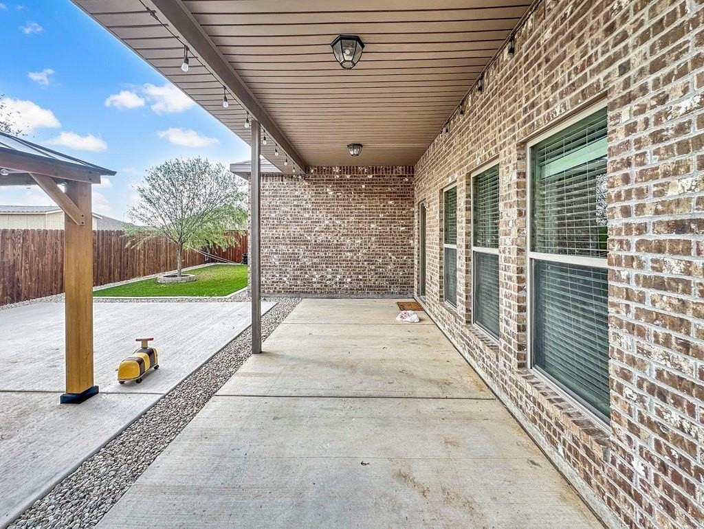 9603 Mojave Ave - Photo 7 of 32