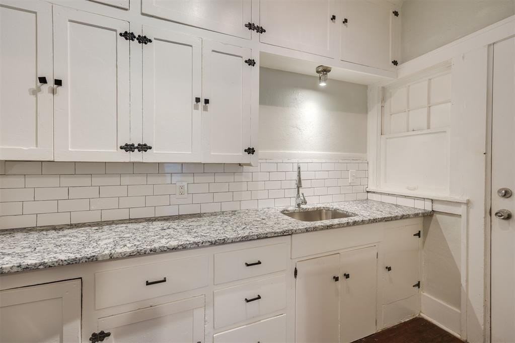 2611 N Shartel Ave - Photo 2 of 34