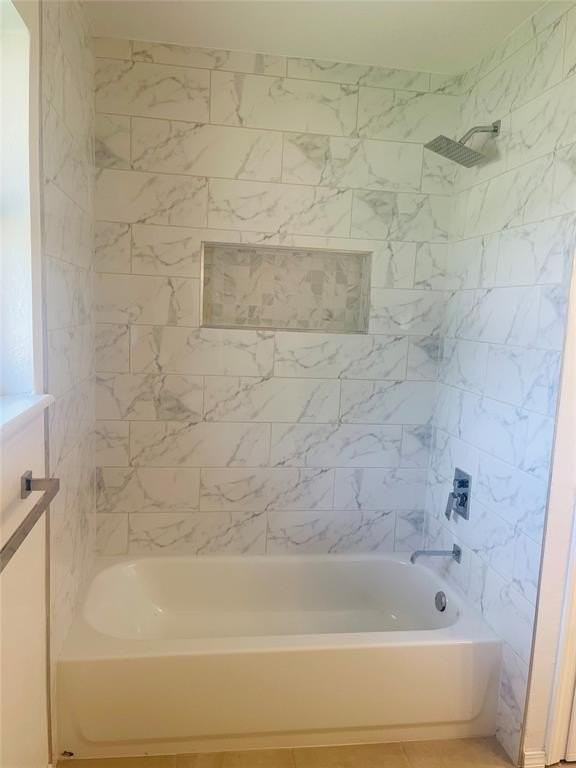 1929 Meeker Dr - Photo 3 of 15