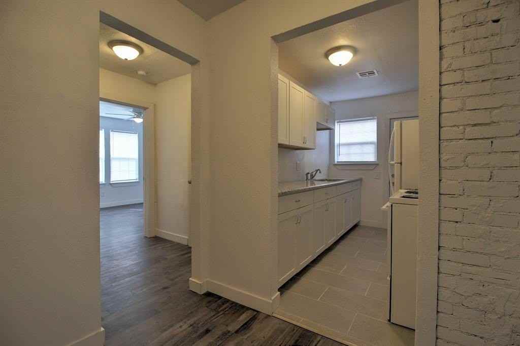 1004 Ne 19th St - Photo 6 of 8