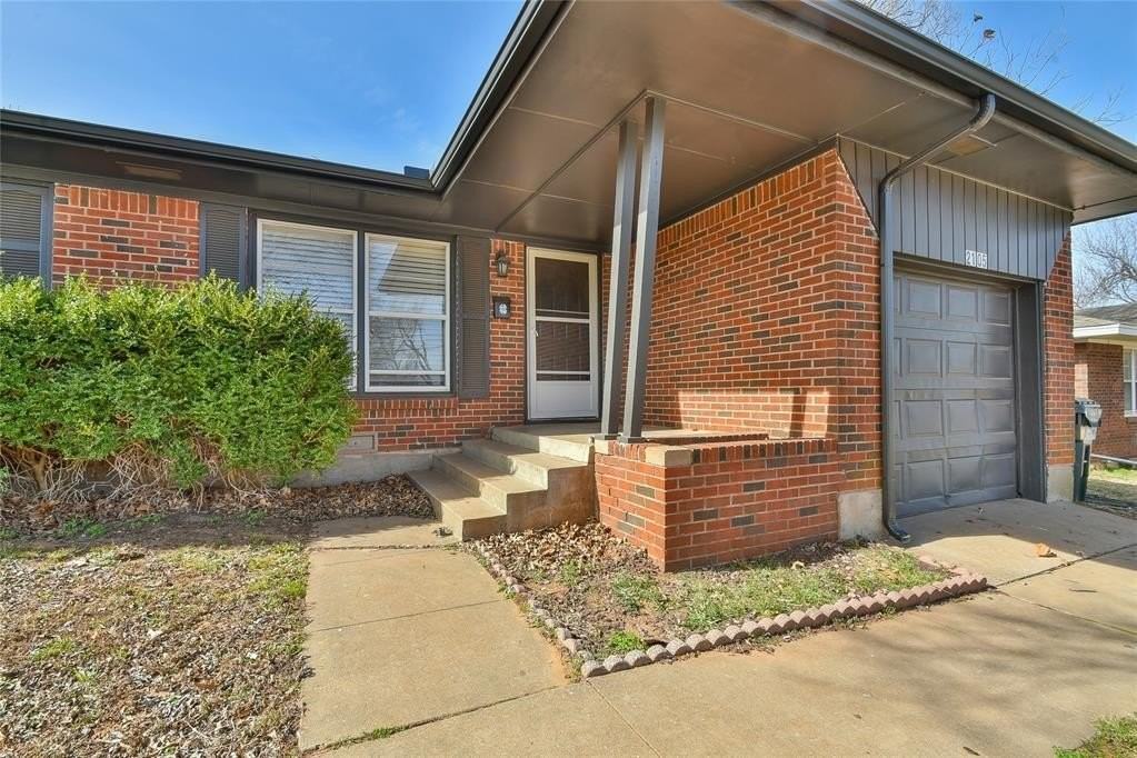 2105 Carpenter Dr - Photo 3 of 21