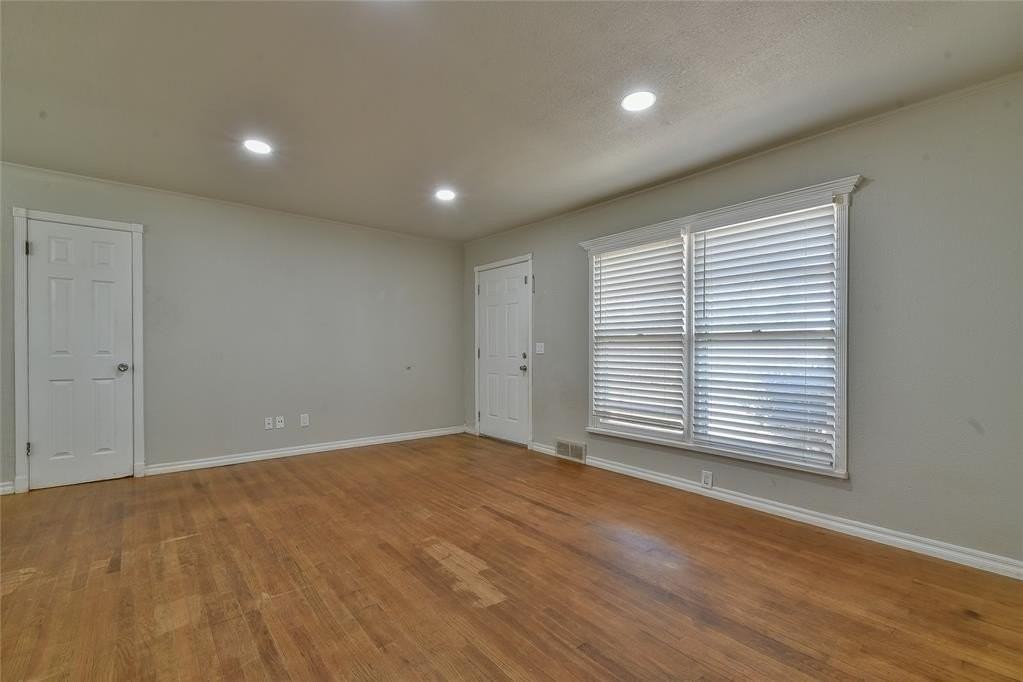 2105 Carpenter Dr - Photo 5 of 21