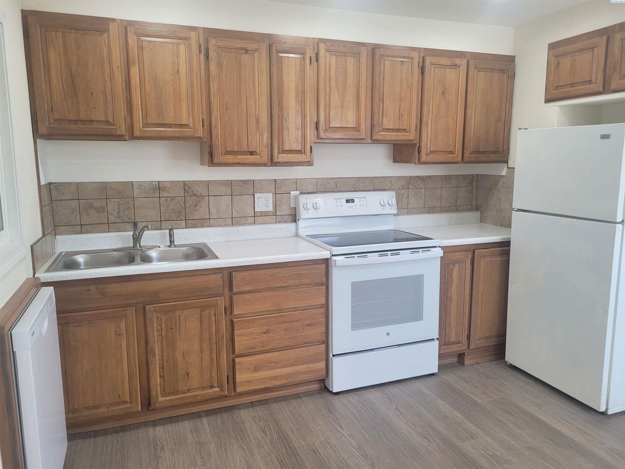 109 N Yost St - Photo 3 of 9