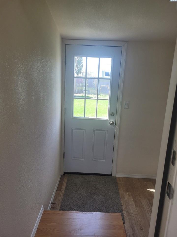 109 N Yost St - Photo 5 of 9