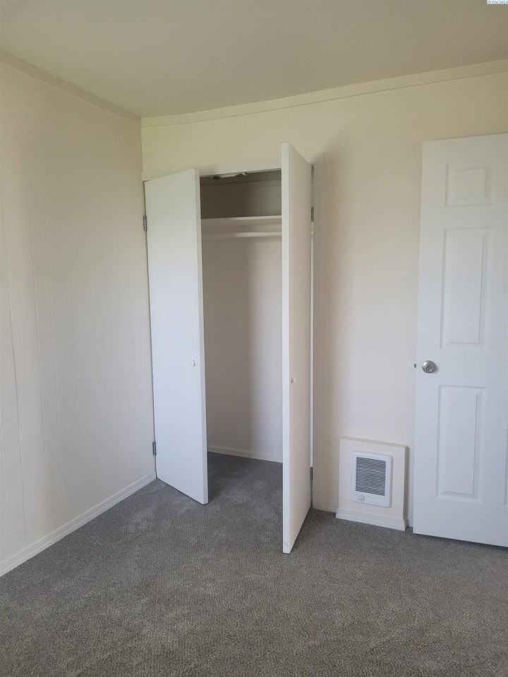 109 N Yost St - Photo 6 of 9