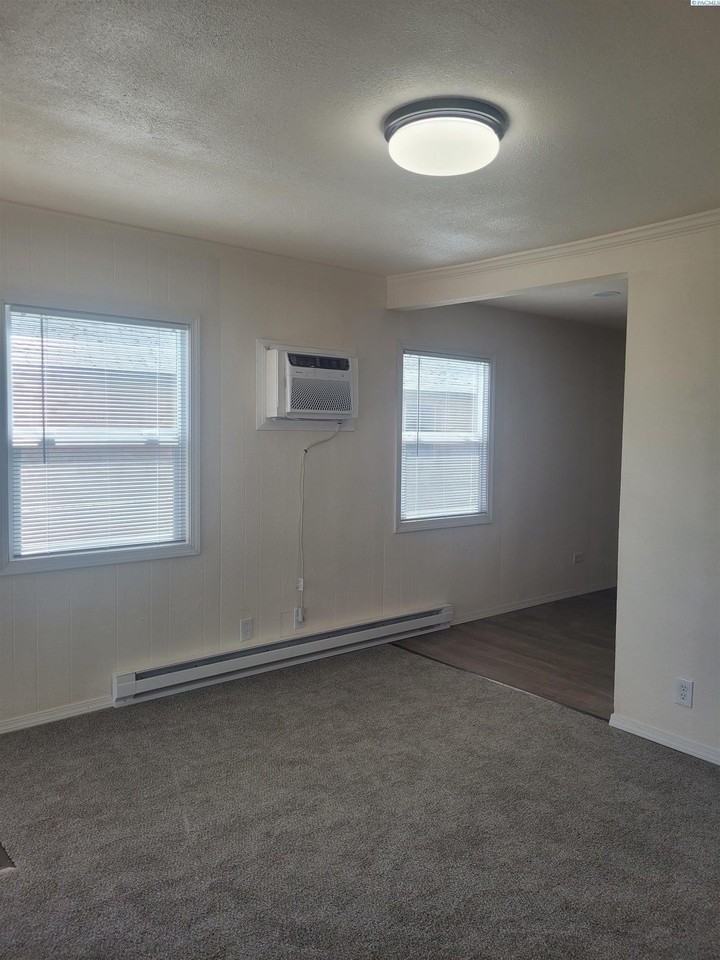 109 N Yost St - Photo 7 of 9