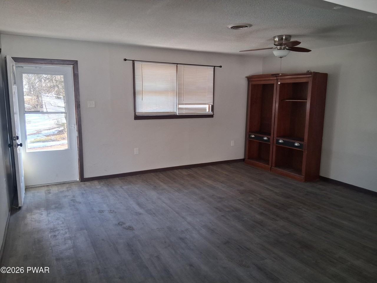 15 Parish Ct - Photo 2 of 9