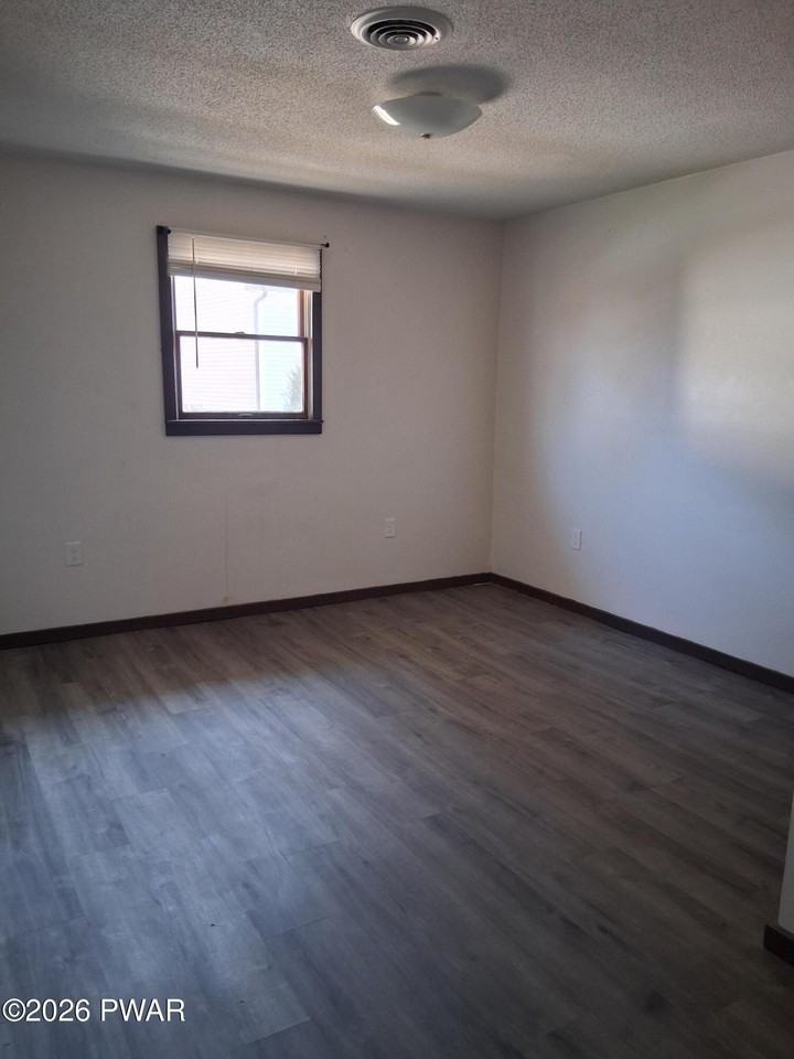 15 Parish Ct - Photo 4 of 9