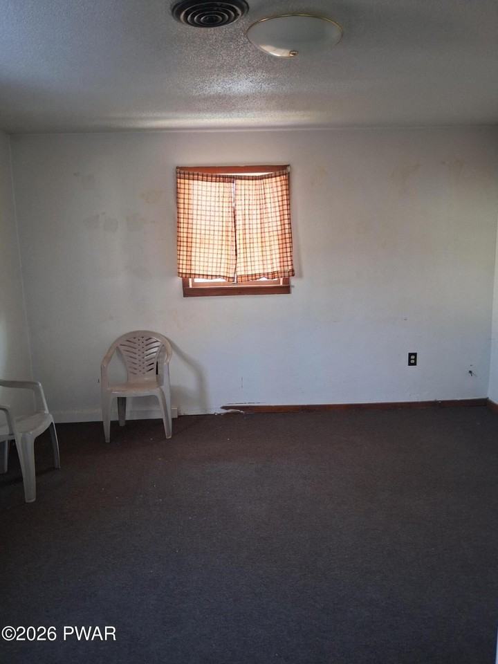 15 Parish Ct - Photo 6 of 9