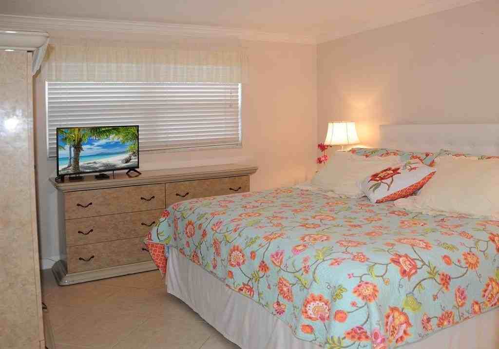 3216 Ne 13th St #4 - Photo 7 of 16