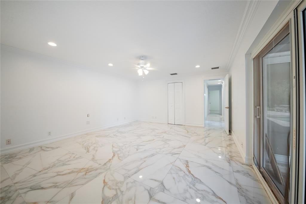 16770 Lakeview Ct - Photo 4 of 45