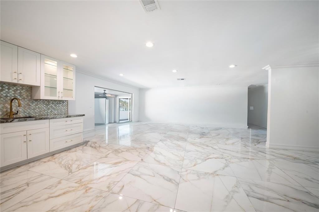 16770 Lakeview Ct - Photo 6 of 45