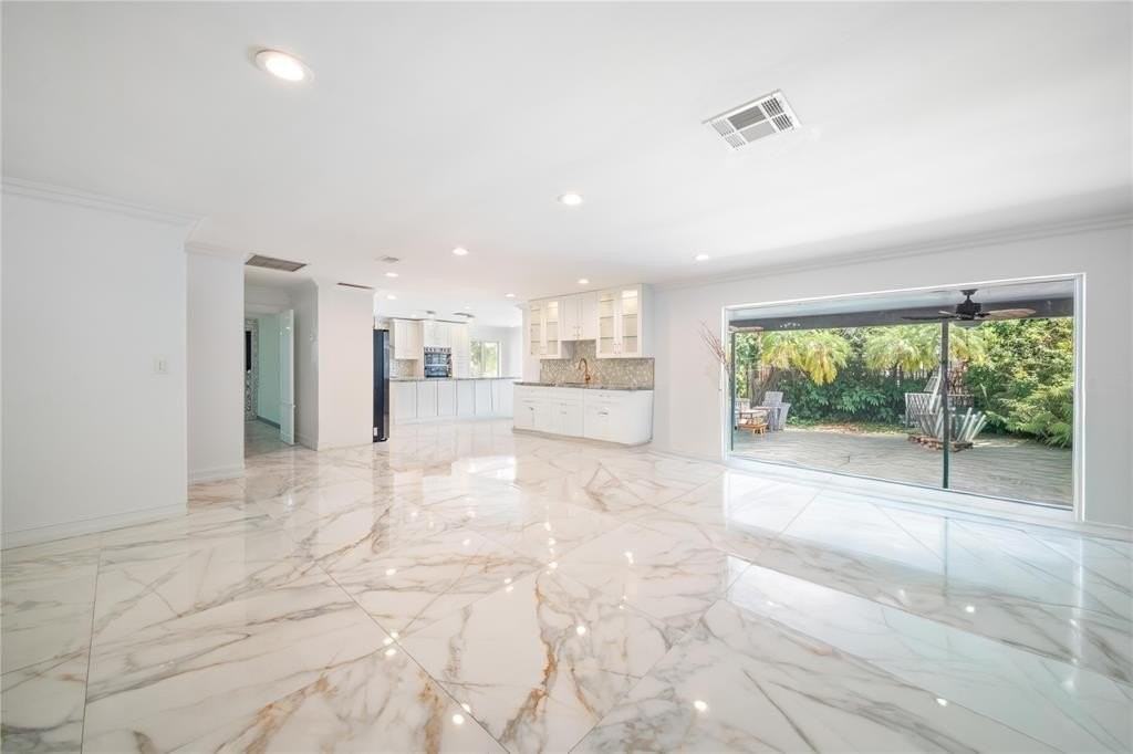 16770 Lakeview Ct - Photo 7 of 45