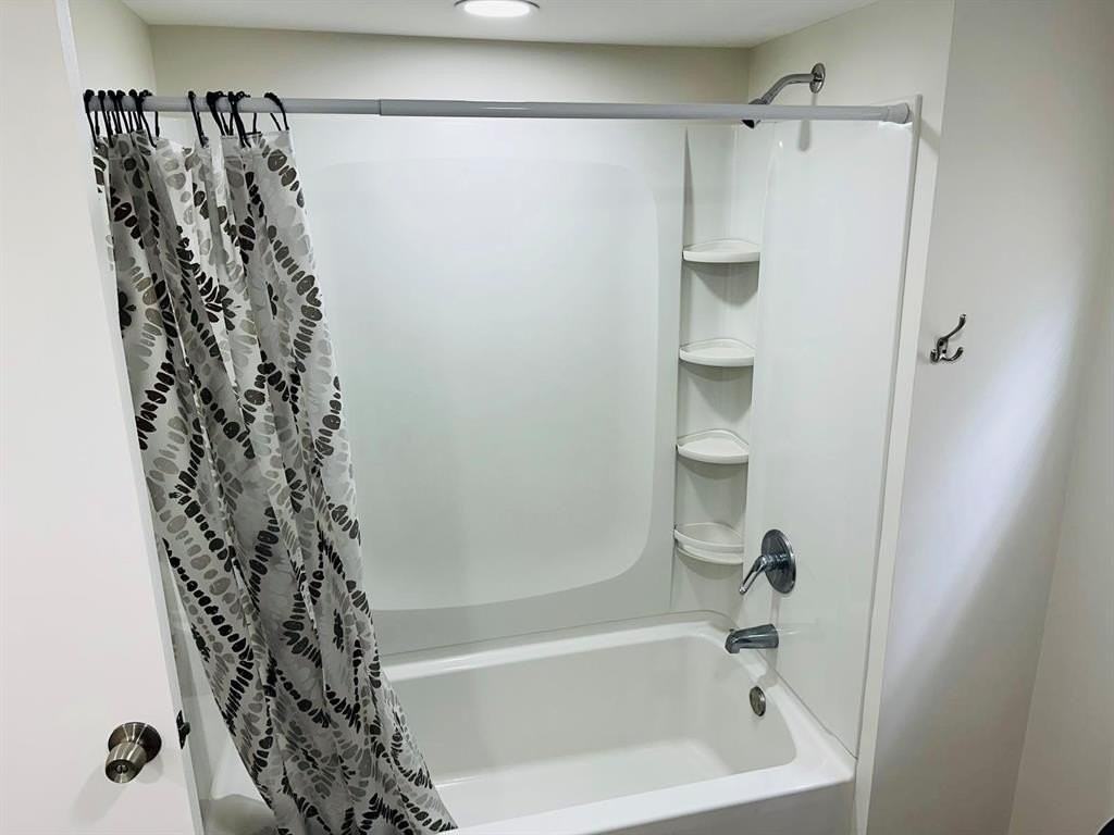 5037 Roanoke St - Photo 7 of 13