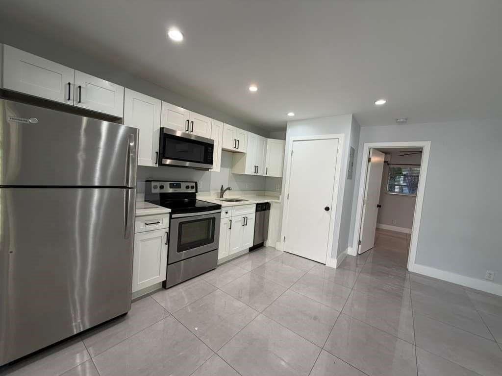 820 N Victoria Park Rd #3 - Photo 2 of 18