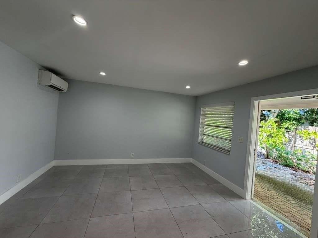 820 N Victoria Park Rd #3 - Photo 3 of 18