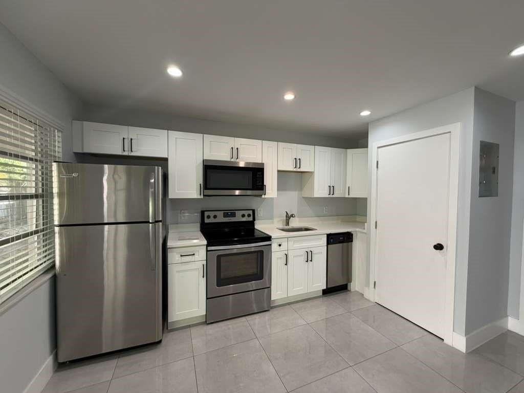 820 N Victoria Park Rd #3 - Photo 5 of 18