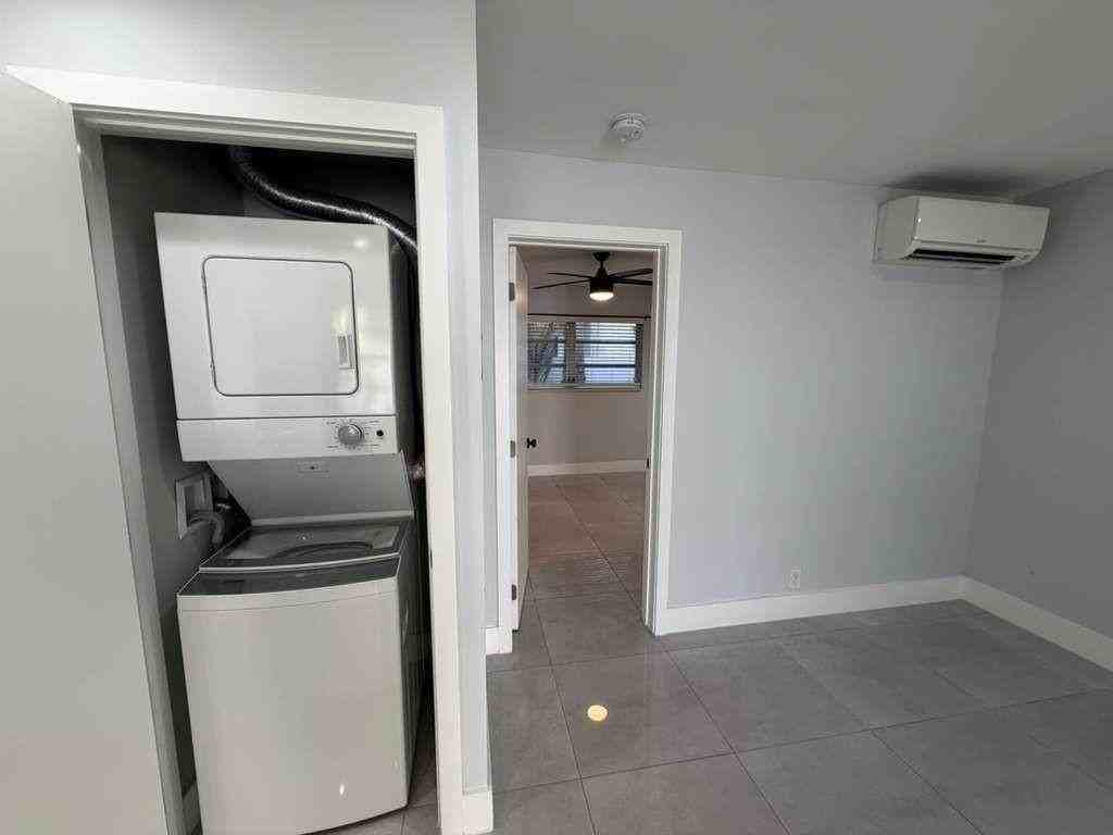 820 N Victoria Park Rd #3 - Photo 6 of 18