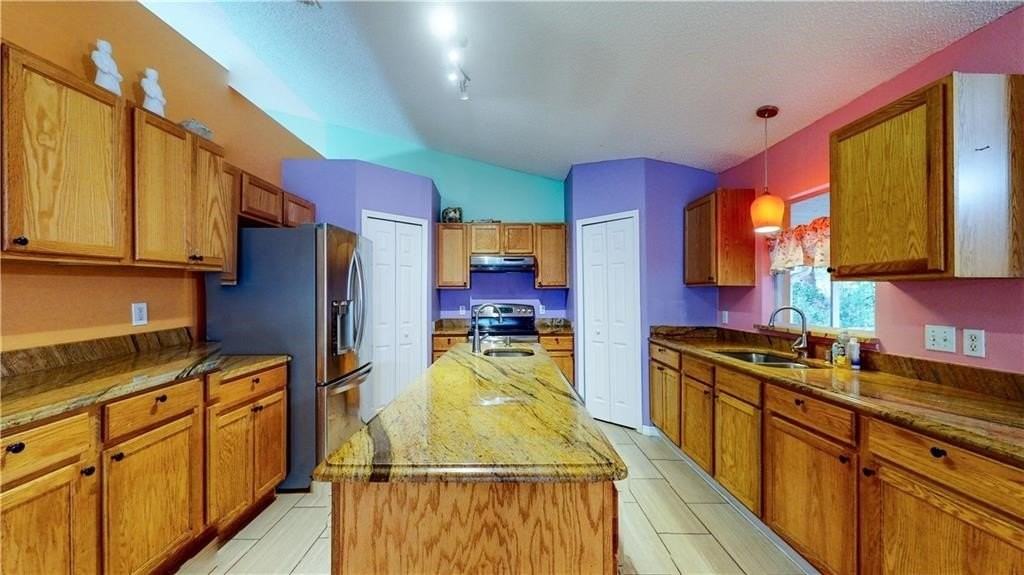 801 Roseland Rd - Photo 4 of 27