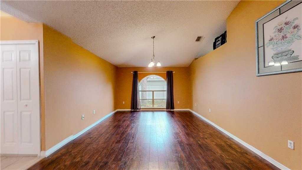 801 Roseland Rd - Photo 7 of 27