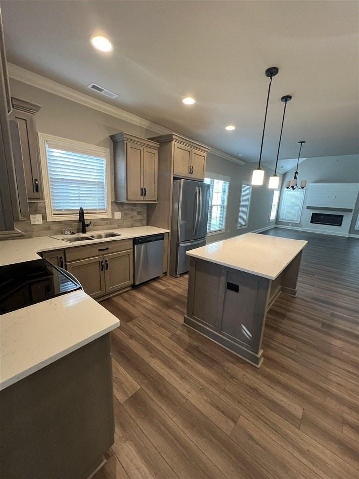 556 Cumberland Pointe Ln - Photo 3 of 13