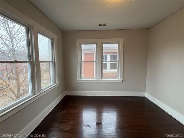 3014 Sturtevant St - Photo 6 of 18