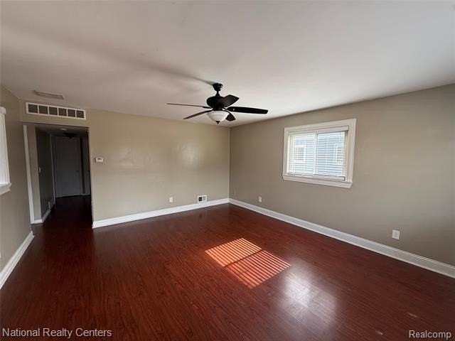 5669 Katherine St - Photo 3 of 15