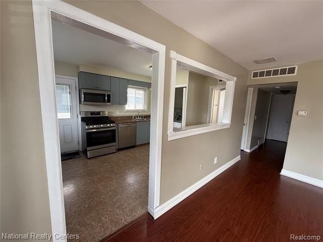 5669 Katherine St - Photo 5 of 15