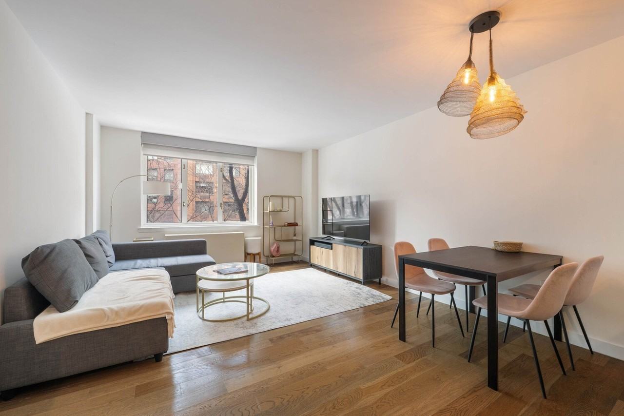 225 Rector Pl #3R - Photo 5 of 11